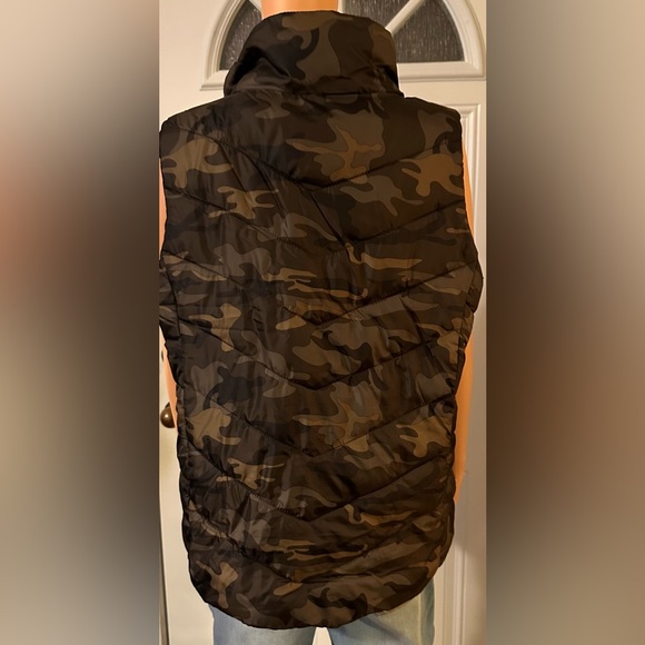 Camo Vest - Size XL Great Condition! - Picture 3 of 4